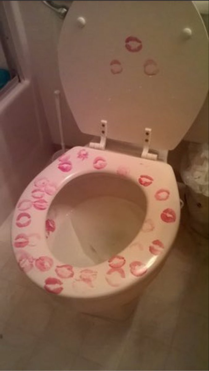 SillyBillyMew's tweet photo. 💖: how mew’s trainer finds their toilet after leaving mew home alone

Mew couldn’t help herself, the scent of her trainer was all over it and the taste made mew’s tongue tingle with joy https://t.co/wmrumPs0fH