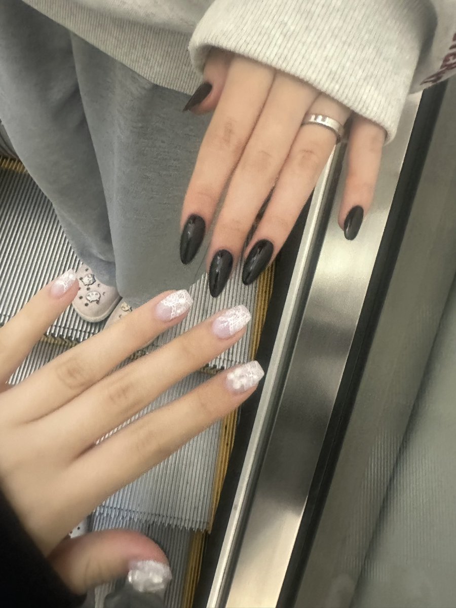 mnunnq's tweet photo. 네일 제거해야 돼서 울음그냥 https://t.co/nWMXKB2Gi3