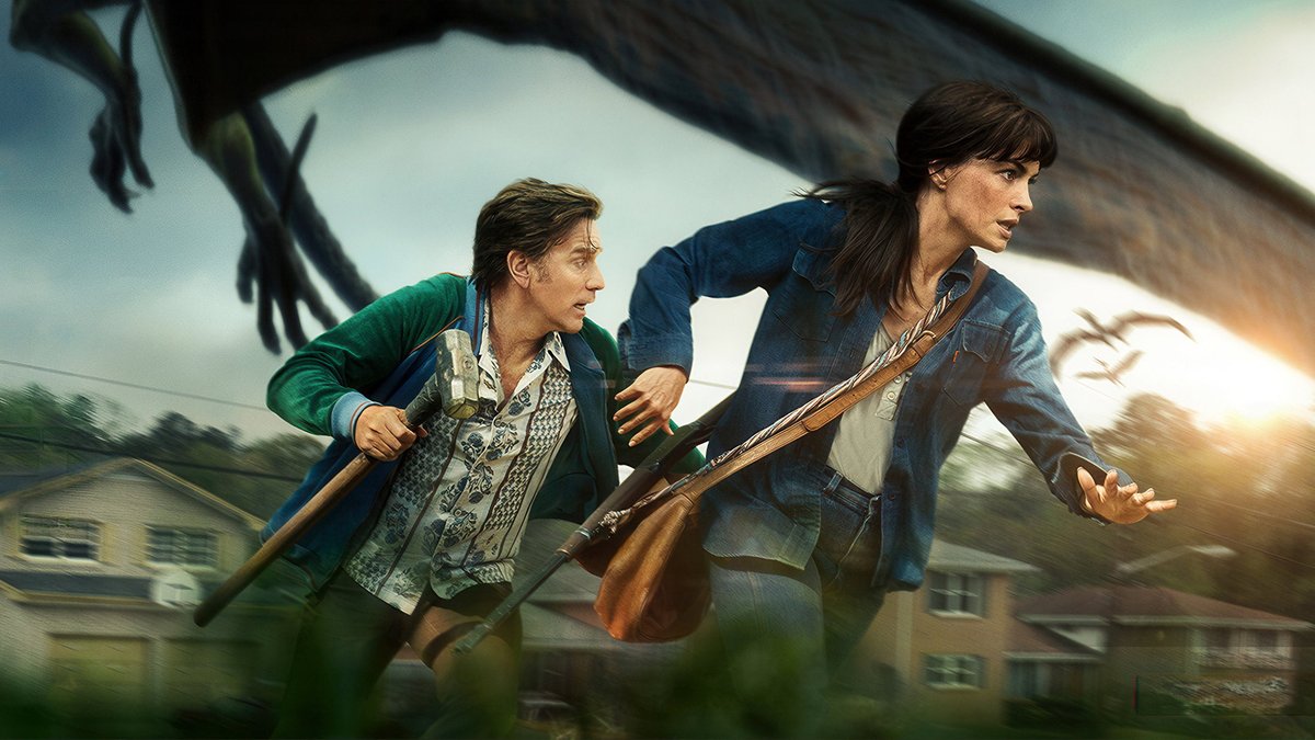 Gossip_Gun's tweet photo. #TheEndofOakStreet หนังไดโนเสาร์ที่พยายามหลุดกรอบเซฟโซน มีหลายอย่างที่เครือ Jurassic เขาไม่ทำหรอก เราก็พยายามแหย่ ๆ ลองดู โดยรวมหนังสนุก แต่แปลกดี แปลกตั้งแต่ฉากไดโนเสาร์ในหมู่บ้านละ บางซีนก็ครอบครัวมาก บางซีนก็โหดแบบอึ้ง บางซีนก็..คิดได้ไงเนี่ย เอ็นจอยเลย #movietwit https://t.co/1h1p5aMWSm
