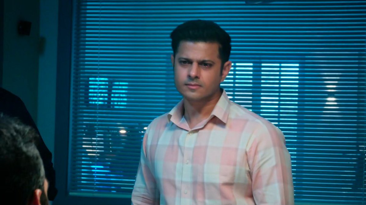 NB_FANGIRL's tweet photo. Before I write anything about the episode, first thing inwant to mention is...
He is sooo hot❤️‍🔥❤️‍🔥❤️‍🔥❤️‍🔥

And his eyes conveying the emotions that Shiv is going through 🥺❤️‍🩹 Absolutely mind-blowing he was in today's episode 🙌🏻🙌🏻

#MrAndMrsParshuram #NeilBhatt https://t.co/SihaR9j2WN