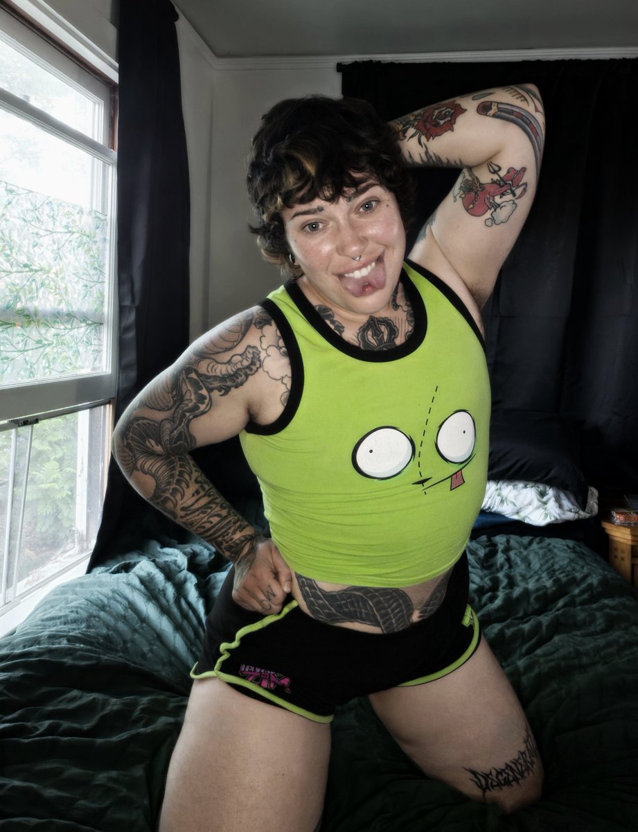 syd_sixx's tweet photo. Emo tomboy, anyone? https://t.co/iPDKsfHY9d