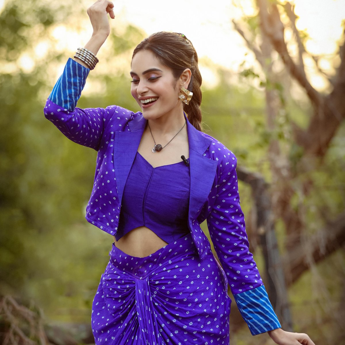 Shrutika_arjun's tweet photo. A few unscripted frames from the shoot. ✨
#pictures #shoot #bts #shrutika #desi https://t.co/FoP6bZPcKZ