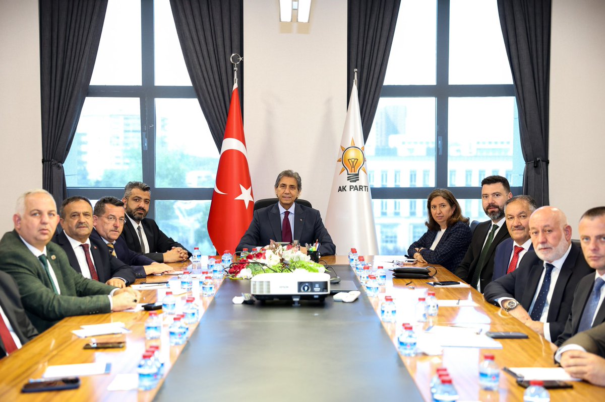 mustafademir's tweet photo. 📍 AK Parti Genel Merkezi 

Giresun İl Başkanımız Hüseyin Alkan ve beraberindeki İlçe ve Belde Belediye Başkanlarımız Yerel Yönetimler Başkanlığımızı ziyaret ettiler.  

Nazik ziyaretleri dolayısıyla kendilerine teşekkür ediyor, çalışmalarında başarılar diliyorum.

@SemihaEkinci58 
@Giresunakparti