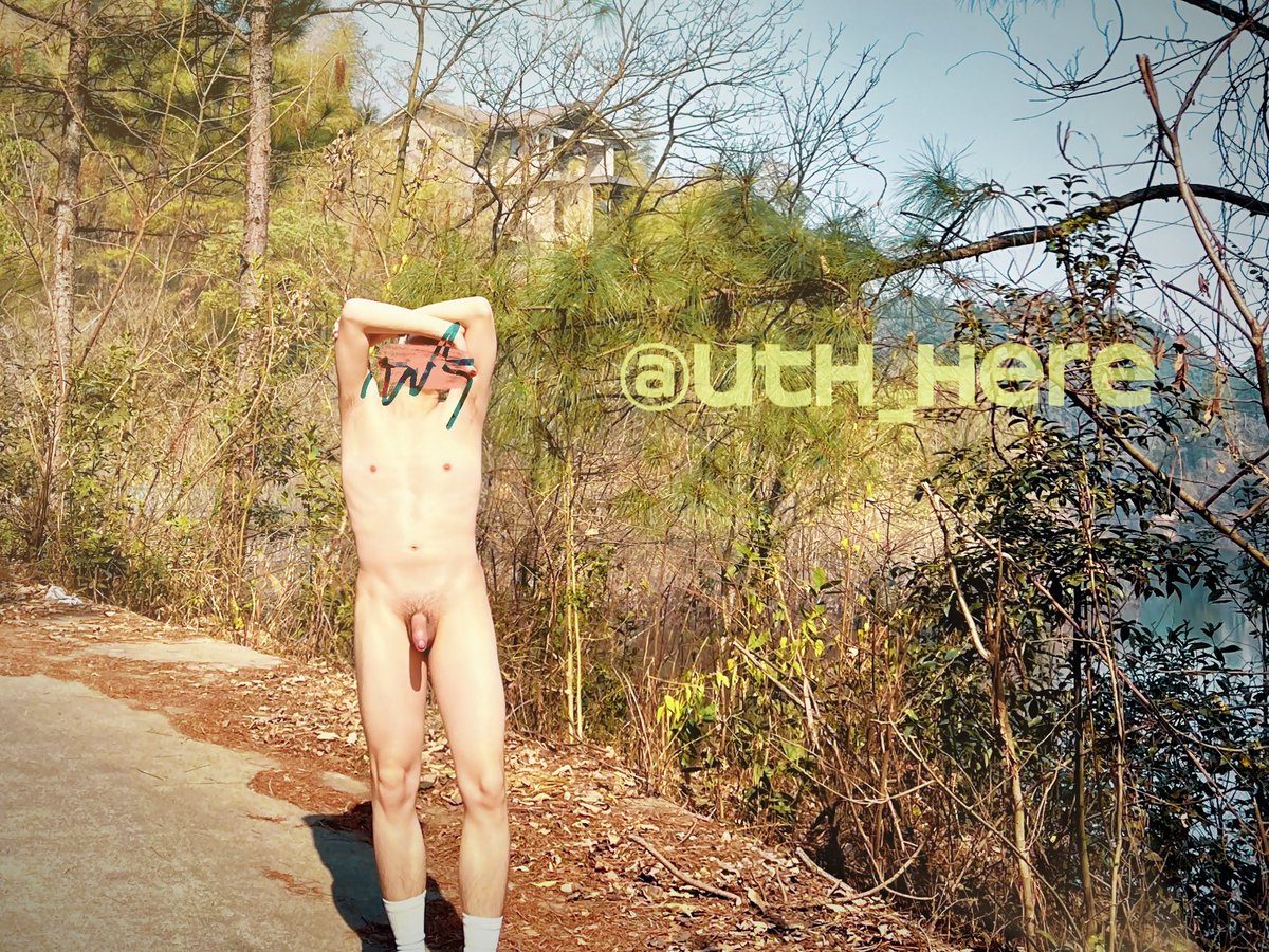 uth_here's tweet photo. 荒村裡甩著屌到處游蕩的野🐶
害怕遇到惡童
#exhibitionist #twink #天体 #野裸 https://t.co/RgkFOaF3wG