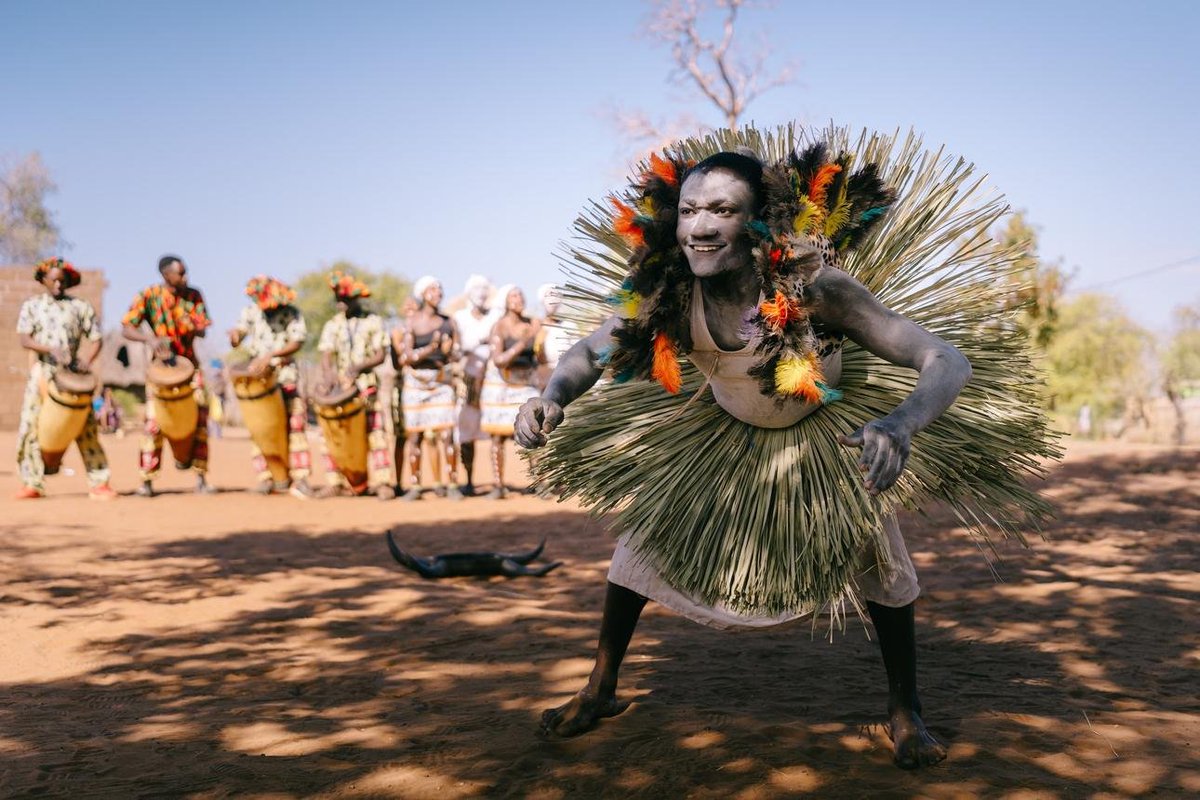 isaacmbewevx's tweet photo. Keeping traditions alive. ✨
#Zambia #Culture #momsonn https://t.co/9W4nkBn6aZ