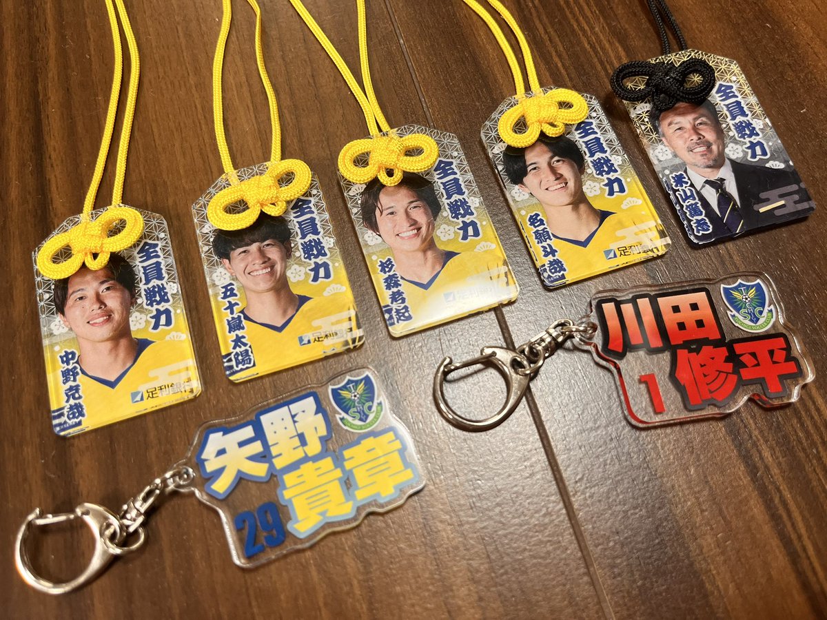 2022_3mama's tweet photo. 本当に素晴らしい開幕戦だった！
寝ている娘を抱っこしながら飛び跳ねて喜んでしまった🤣
県民の歌歌う前に降りてきた柳選手の熱すぎるハイタッチ🤚激アツだったな🔥
新グッズも沢山Getしてしまった…。
今シーズンもガチャガチャ大量にやらされるんだろうな…怖。 https://t.co/sxZZldcdus https://t.co/7hswNoOrTz
