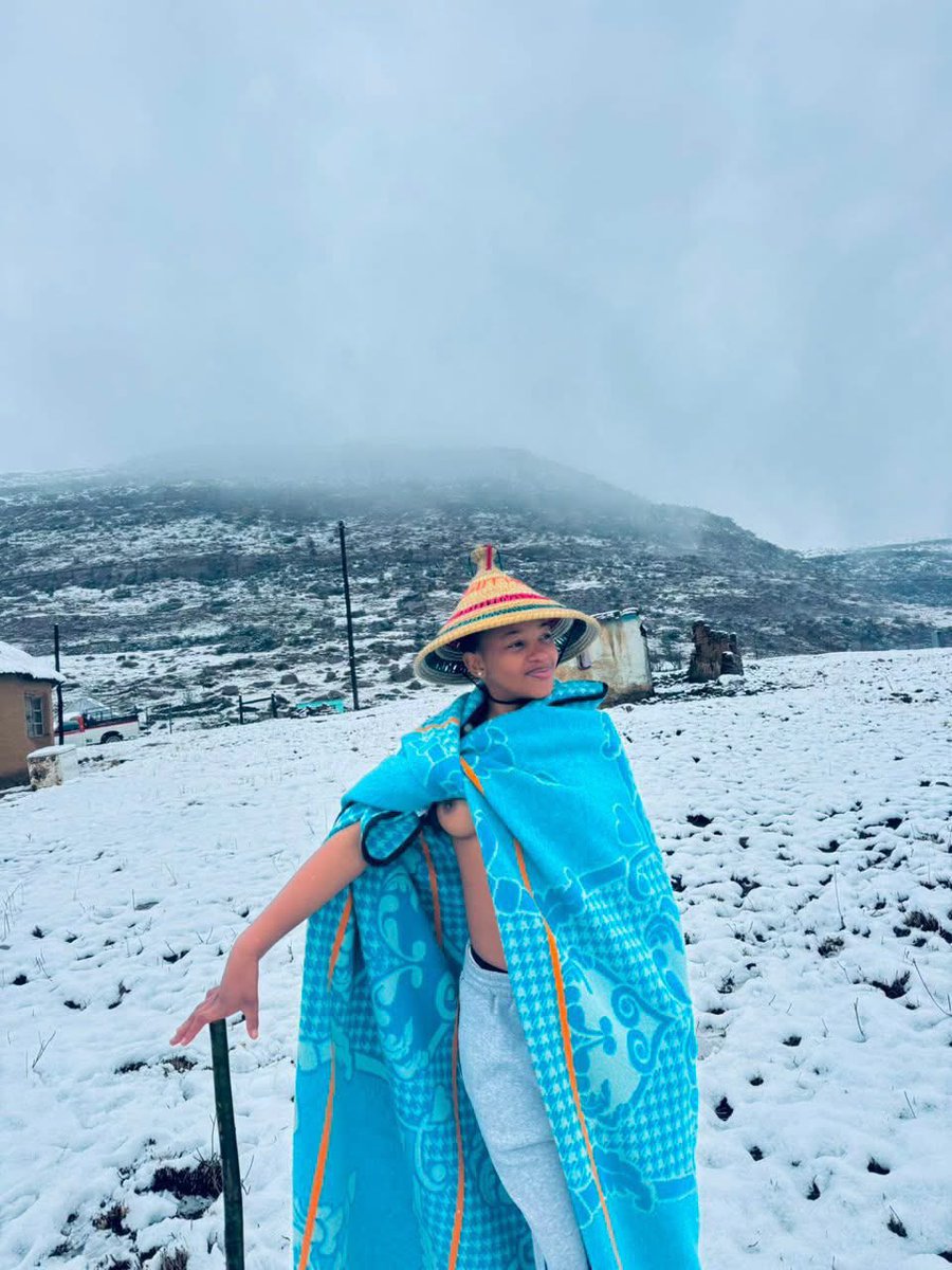 AdvoBarryRoux's tweet photo. Snow in Lesotho https://t.co/CxiAGBCtpk