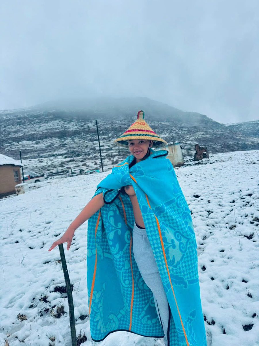 AdvoBarryRoux's tweet photo. Snow in Lesotho https://t.co/CxiAGBCtpk