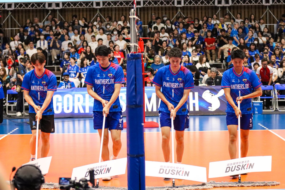 toray_i's tweet photo. 豪華メンバーによるダスキンの提供でお送りいたします。
#GORILASTMATCH https://t.co/XRJeGPKBdi