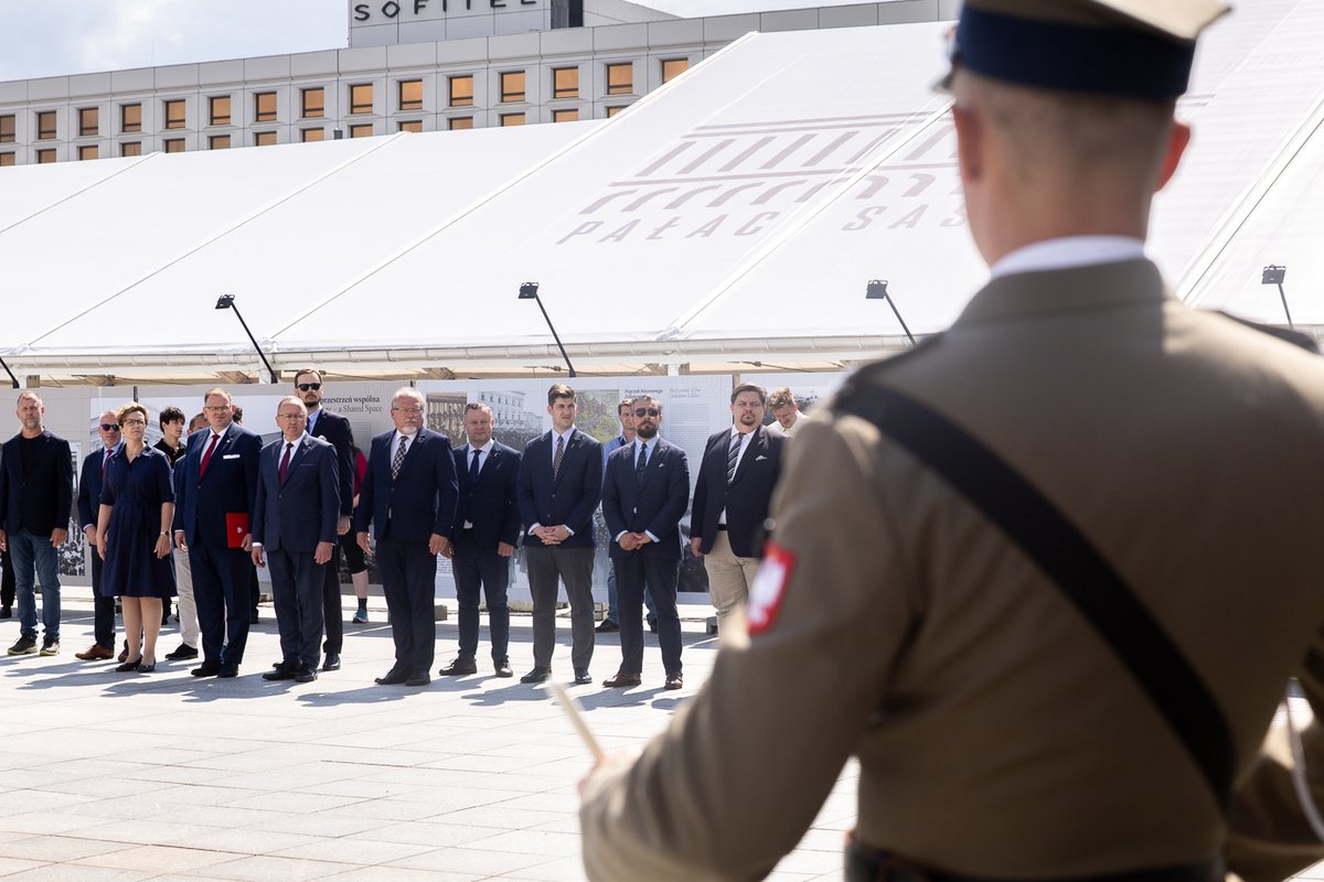 ipngovpl's tweet photo. 🎗️ Zastępca prezesa #IPN dr hab. Karol Polejowski wziął udział we współorganizowanych przez @BUWiM_IPN obchodach upamiętniających 82. rocznicę powstania Brygady Świętokrzyskiej Narodowych Sił Zbrojnych. https://t.co/qkp2DHuVug