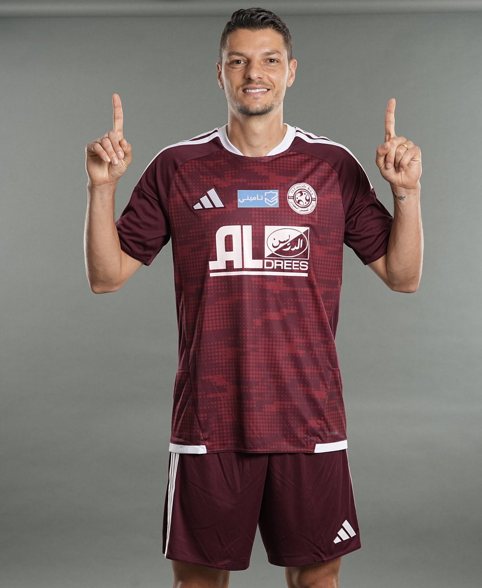 SPL's tweet photo. هلا باللي عوّد: @AlFaisaly 🤩👋

نجوم الفيصلي في جلسة تصوير الموسم الجديد 📸 

#دوري_روشن_السعودي https://t.co/NQKczu0dg4