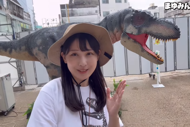 maniadocosplay's tweet photo. 今年の柳ケ瀬ジュラシックアーケードは、クラウドファンディングを立ち上げました！

魅力的な返礼品を多数ご用意しています。

今回は、恐竜クイズの問題制作も手がける岐阜の化石ハンター『まゆみん』と一緒に、柳ケ瀬ジュラシックアーケード・ファイナルに展示されている恐竜を巡りながらクイズの正解に迫るツアーを実施！ 柳ケ瀬商店街のご紹介も交え、いつものコスプレパレードとは一味違った体験をお届けします。

【返礼品一例】
5,000円
🦖 恐竜クイズは、なんと福井県立大学 恐竜学部 准教授・服部創紀先生が監修！

🦖 柳ケ瀬と言えばゆるキャラ！ 昨年に続き、丹波竜のちーたんも来てくれます！

🦖 さらに恐竜イラストレーターの巨匠・『ヒサクニヒコ』先生が描くティラノサウルス・ステゴサウルス・トリケラトプスのロゴ入りTシャツを1枚返礼いたします！
8,000円

🦖 「とにかく応援したい！」という方向け。お礼メッセージと共に、雑誌『ニュートン』専属イラストレーター・デザイナーとして活躍中の府高航平先生のイラストを1点お送りします。
1,000円～

🌒 Xでも話題の「岐阜城と月」の生みの親、フォトグラファー小林淳氏が大型ティラノサウルスとの記念撮影をしていただけるプラン
4,000円

🦖 柳ケ瀬のお菓子屋さん『御八あんやなぎ』店頭にて、柳ケ瀬ジュラシックアーケード・ファイナル限定の恐竜クッキーをお渡しします。
2,000円

🦖 ファイル限定・大流行のぷっくり立体恐竜スポンジシールプラン
2,000円

🦖 メガ���屋さんが作る恐竜メガネ立て「ステゴくん・ティラノくん」
8,000円

🦖 恐竜と乾杯���「恐竜酒場」
うちのお客様はこれが一番かも……
柳ケ瀬ジュラシックアーケード・ファイナル1日目終了後に、中日ビル前に集められた恐竜たちと夜を過ごす特別な一夜。
※飲み物・フードの持ち込みは自由です！

企業向けプラン
🦖 恐竜たちの看板・広告プランです。広告フラッグは『のぶなが祭り』まで掲揚を保証（その後の継続掲揚も相談可）。

恐竜関係の博物館や研究機関、出版関係の方にぴったりの支援です。
（昨年の柳ケ瀬ジュラシックアーケードでは小市民シリーズのフラッグでした）
・看板：30,000円 ×10
・広告：600,000円

是非ご支援よろしくお願いします！

＃柳ケ瀬ジュラシックアーケード
＃まゆみんラボ

主催：柳ケ瀬ジュラシックアーケード実行委員会
後援：岐阜柳ヶ瀬商店街振興組合連合会、岐阜市教育委員会、中日新聞、岐阜新聞・岐阜放送

協力：兵庫県丹波市、瑞浪市化石博物館、TCA東京ECO動物海洋専門学校

ありがとう！柳ケ瀬ジュラシックアーケード。１５年分の感謝を込めて、最高のフィナーレに。｜ローカルクラウドファンディングOCOS https://t.co/XXZxnN1e7k