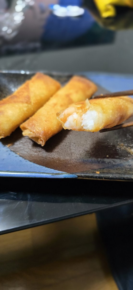 Tacahasu's tweet photo. 270円くらいの
剥きエビ買って巻く春巻き
山椒塩つけて食べるの旨い
今度帆立でやってみよ https://t.co/GggRbbZJzx