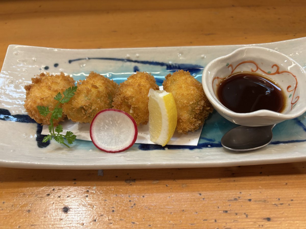 shimo34317571's tweet photo. 20年くらい前に大変お世話になったマスターとママさんのお店へ行こうと手稲まで遠征😋
相変わらず、何を食べても美味しかったです。

#手稲 #晩菜 #和食 #ヒラメのチーズ巻きフライ #カスベ煮凍り #白レバー串焼 #イカと牛蒡のさつま揚げ https://t.co/0hNHoZGM13