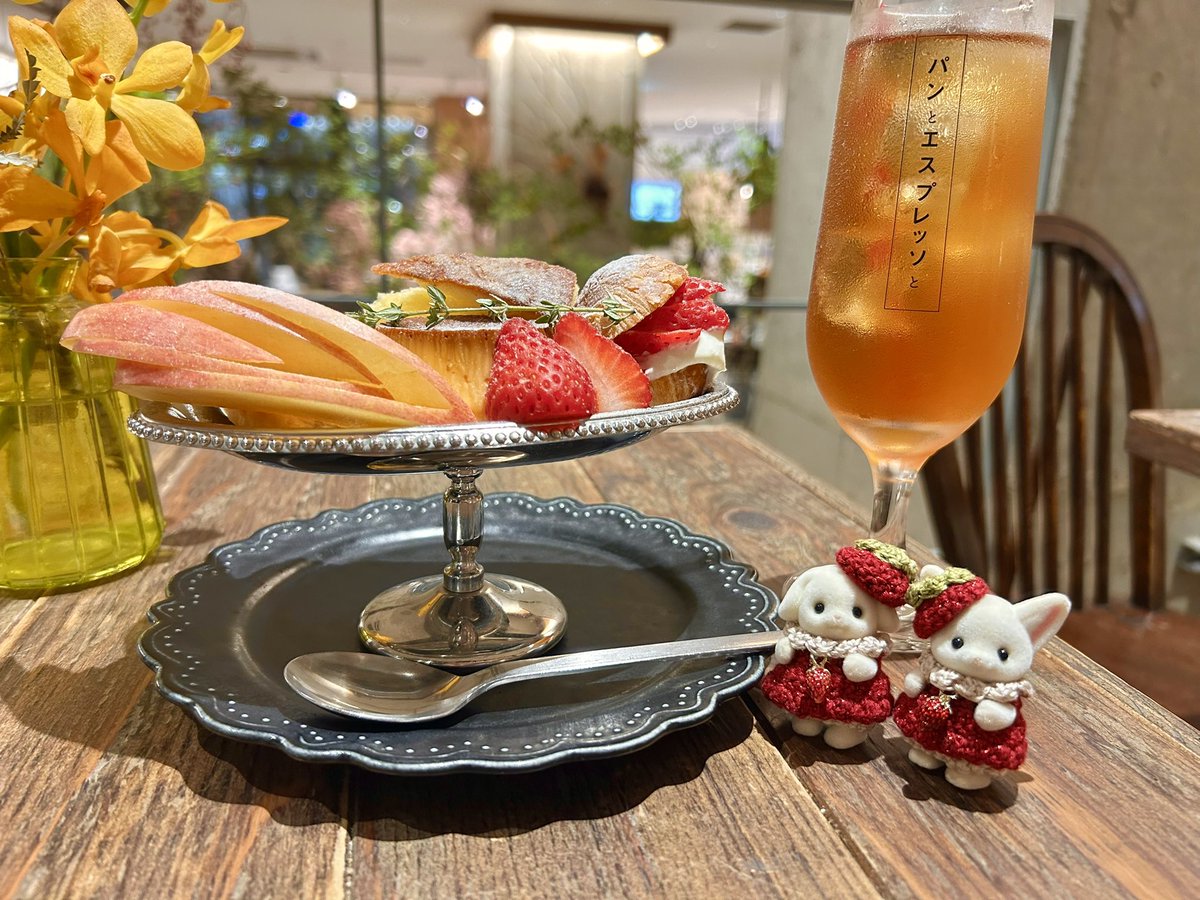 kokumaro0's tweet photo. かわいいプリンアラモード🍮🍓🌼 https://t.co/1ObIb06W2j