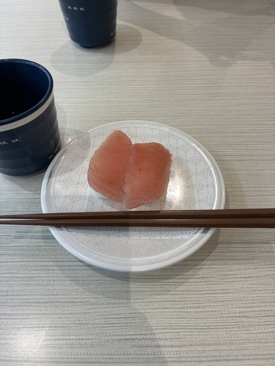 bondo0201's tweet photo. 両親の仕事を手伝ったお駄賃として高級お寿司奢ってもらいました https://t.co/kaBHzD353K