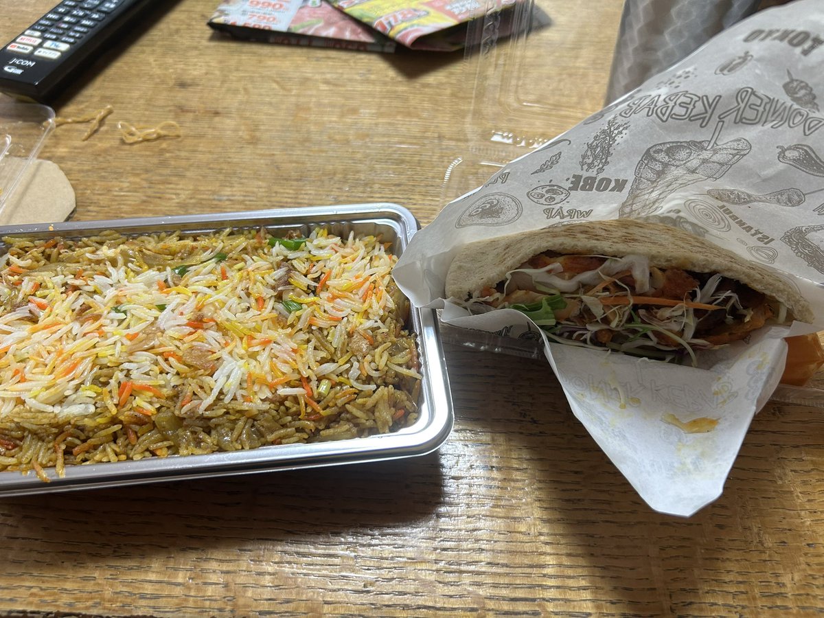 b_s_ocd's tweet photo. デリバリーで初ビリヤニ
スパイシーでめちゃウマでした☺️(ケバブも頼んだ) https://t.co/oN3DN7hk7o