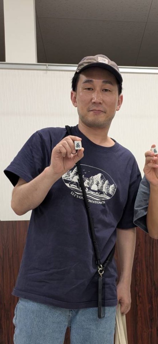 mahimarirj's tweet photo. 今回もヒロロの子ども麻雀体験会へ行った息子、まさかのじろうさんと半荘打てたそうで😂✨
9日のライブで「行くよ」って予告してたけど、本当に来てくれたみたいで優しい…🥹🀄️
息子、大喜びで「夏休み一番の思い出になった！」って。
最高の思い出をありがとうございました✨ https://t.co/zyNQlr6uyq