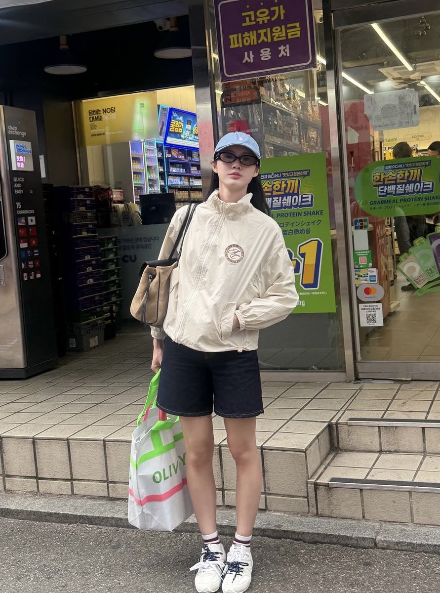 QuarterJules's tweet photo. adore travelling in korea✨ https://t.co/xBdrmLIgHu