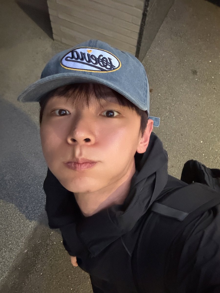 fortune_613's tweet photo. 미친.. 염색한거 너무 잘 어울리고 완전 얼딩이야~❤︎ https://t.co/YO4q9cHhAr