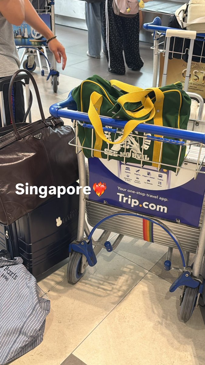 jannabisource's tweet photo. [📸] 260811 | #ChoiJungHoon on their way to Singapore via his recent Instagram story 

#JANNABI #잔나비 #최정훈 https://t.co/985lnw4iW3