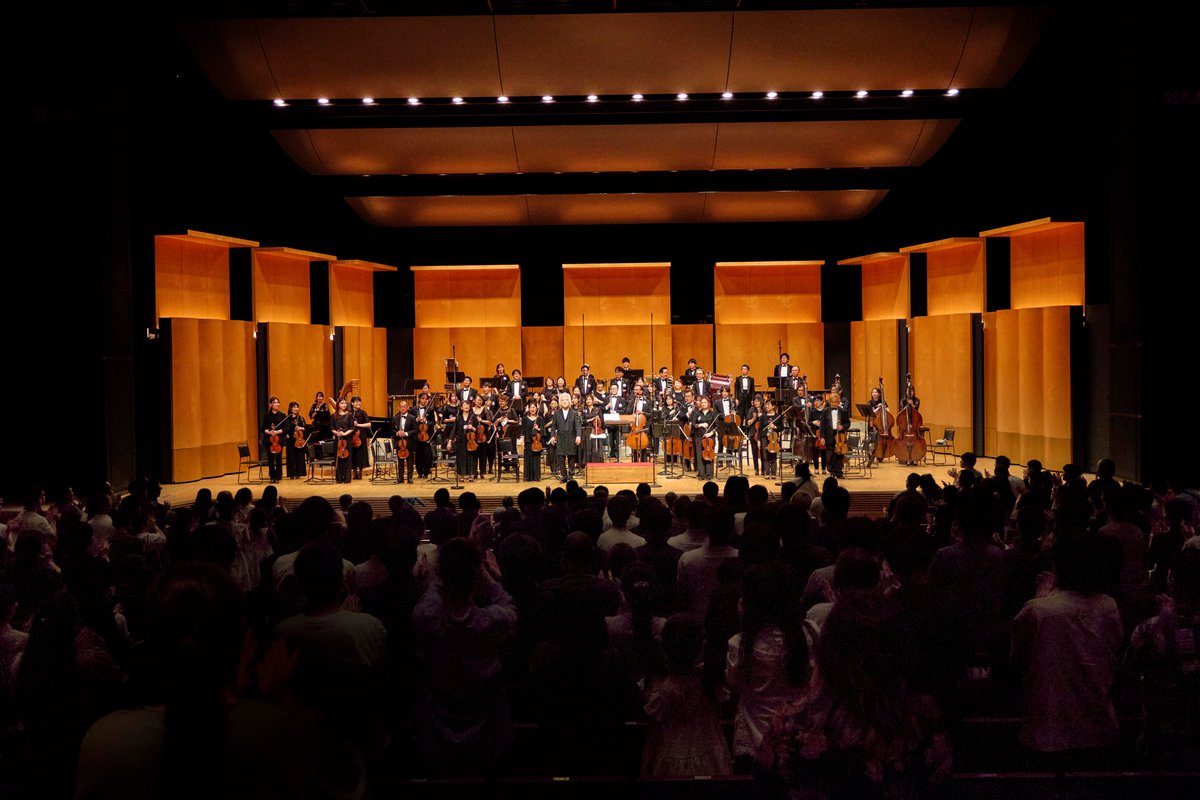 sekaisymphony's tweet photo. セカイシンフォニー2026 - Instrumental Harmony -
終了いたしました🎻

2026年8月11日(火・祝)
指揮：栗田 博文
演奏：東京フィルハーモニー交響楽団
司会進行：野口 瑠璃子
トークゲスト：じん

お足元の悪い中、お越しいただきありがとうございました！
#セカイシンフォニー https://t.co/sqP3OW7eiJ
