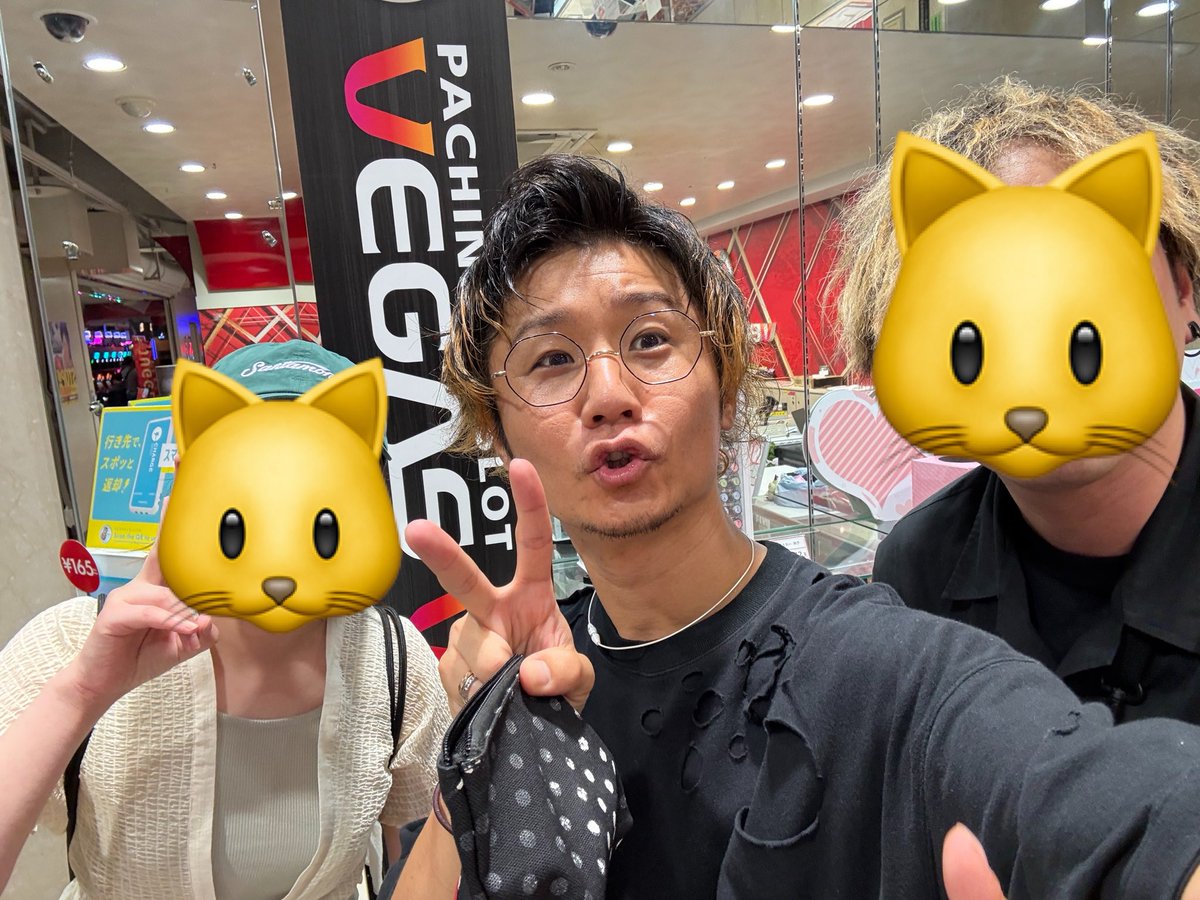 satoman_10's tweet photo. 今日はベガベガ狸小路で日直島田さんが来てくれていたので、夫とゴー🚗
まじでイケメンでした
あと緊張しすぎてちゃんと話せませんでした...くやしい
また北海道来てください！ https://t.co/wJEj95O2jt