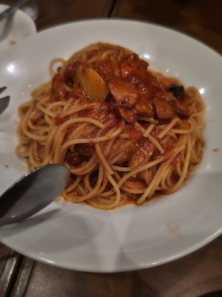 l0magnet's tweet photo. カプリチョーザ！
初めて食べたけど、パスタボリュームすごい😋✨
色んな種類のパスタあったから、また食べたいな〜。 https://t.co/EmzymYQ6C2