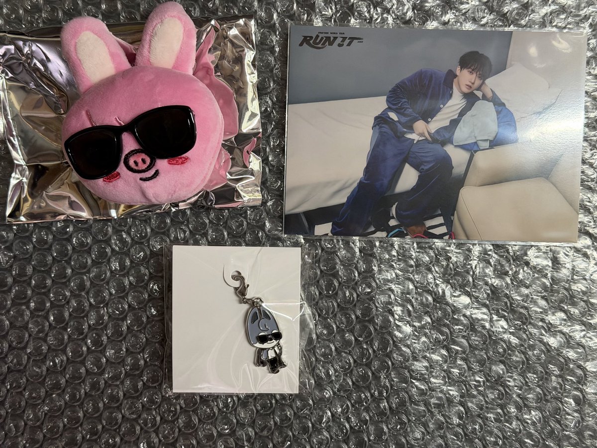 32ke998_bb8's tweet photo. 【交換】Stray Kids  スキズ ワルツ RUN IT JAPAN グッズ トレカ

【譲】
チャーム　🐺
フェイスキーリング / ラントレ　🐖🐇
(2枚目 過去ラントレ)

【求】 
全て 🐶  スンミン (ラントレ3枚目)

※郵送交換希望(京セラ現地も可)

お気軽にお声がけください🙏🏻 https://t.co/QPKP3zezmT