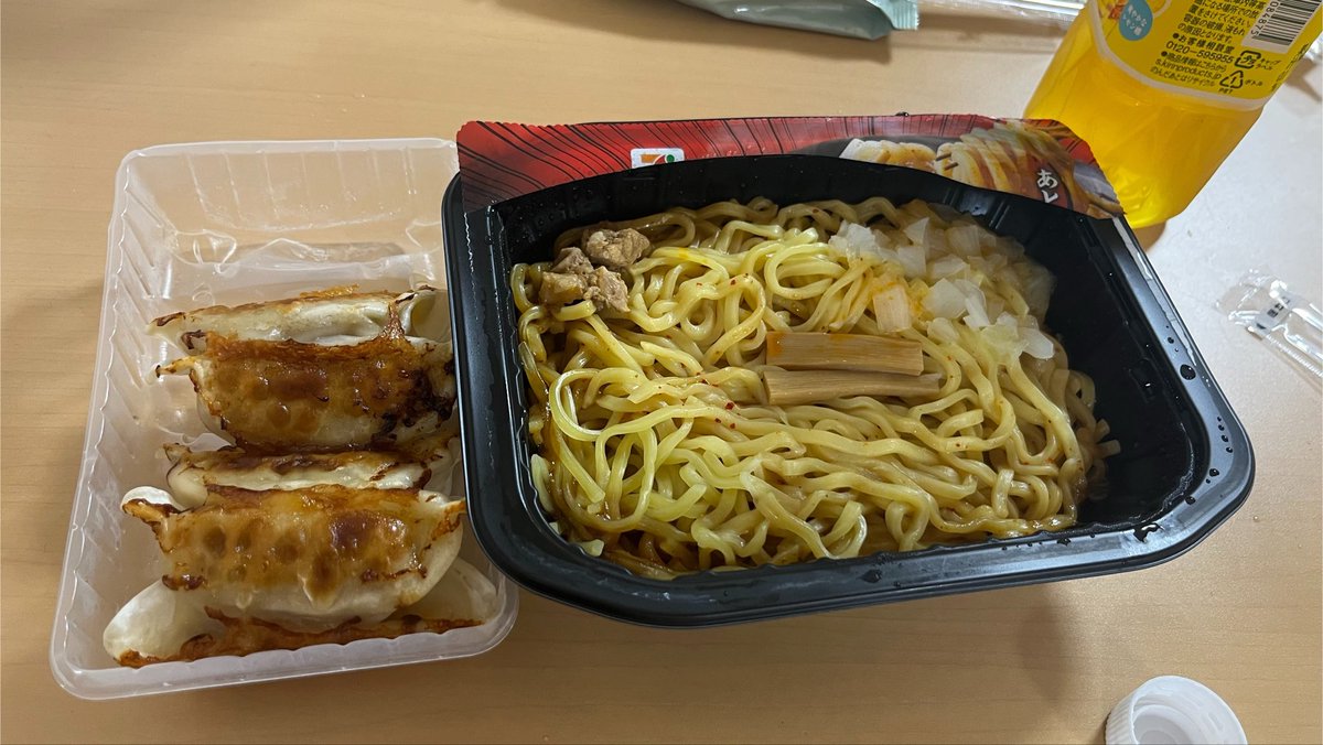 nemugoncha's tweet photo. 食べるの幸せすぎ(*´˘`*)♡あしたまでは爆食だからはやくみんなに会いたしそっち帰りたいしまーらーたん食べるしTOHOシネマのポテト食べるしゴンチャのむから https://t.co/g5NxhPPN76