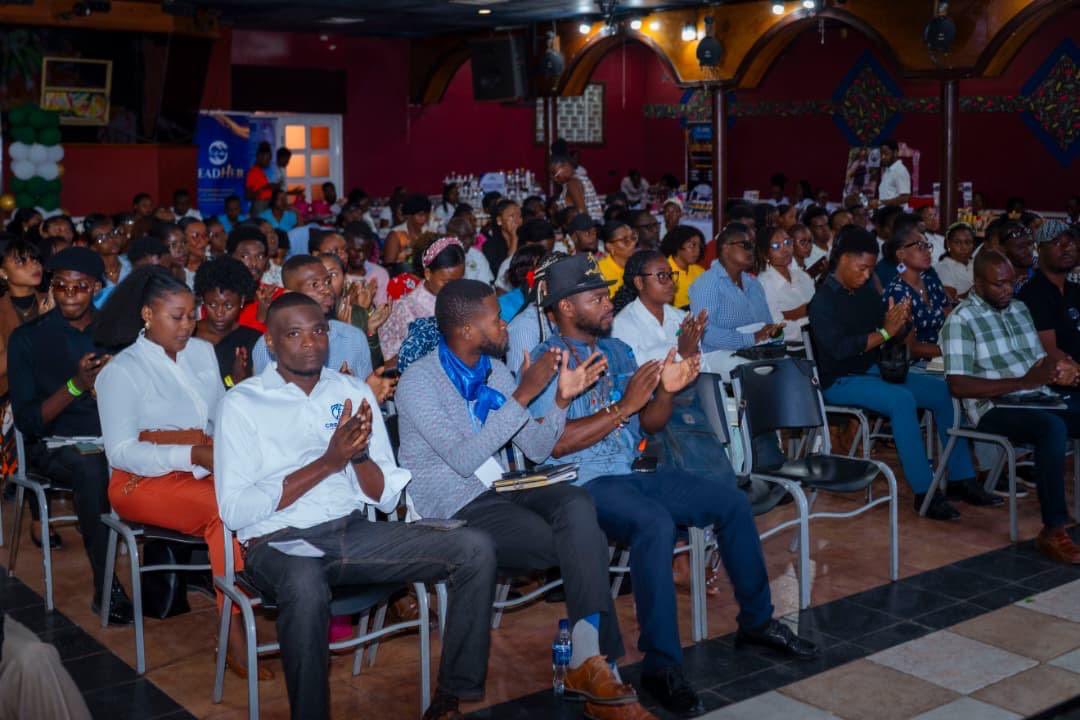EnomyGer's tweet photo. Deuxième activité au Cap-Haïtien ! 🇭🇹

Merci aux centaines de jeunes entrepreneurs du Nord qui m’ont accueilli à Versailles Ciné pour échanger autour de l’entrepreneuriat, de l’innovation et de l’économie en Haïti.

Merci à @MacheLokalNò pour l’invitation à cette 7e édition de « À la rencontre des entrepreneurs ».

De très beaux échanges avec une jeunesse qui veut entreprendre, innover et construire malgré les défis.

#DemenDwePiBèl 🇭🇹