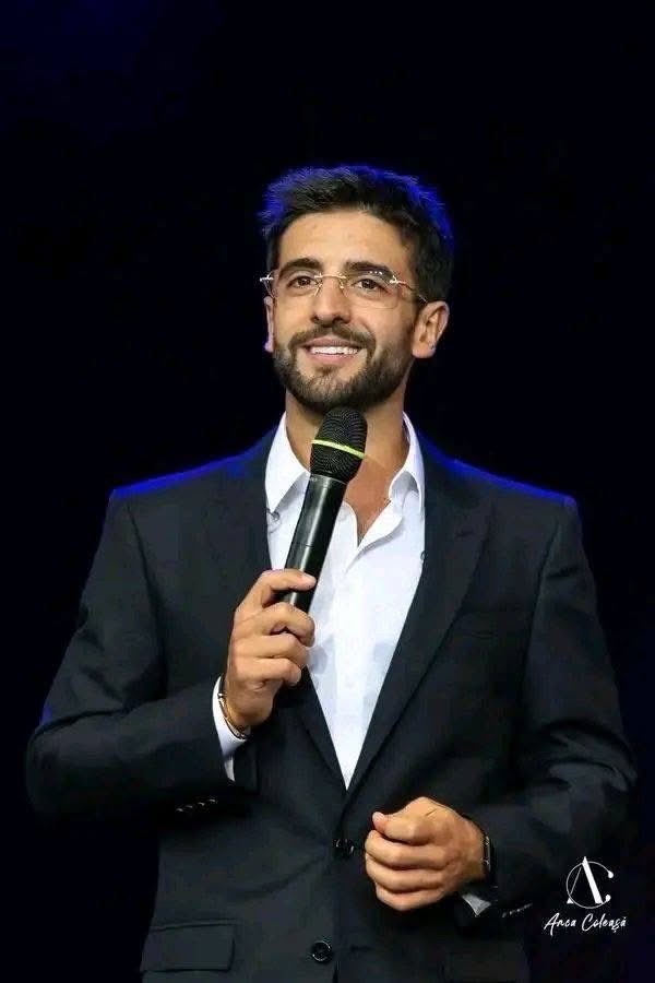 iampierobarone's tweet photo. È meraviglioso pensare che, anche da lontano, sei lì con noi davanti alla TV. 🌹

Il tuo amore arriva forte e chiaro e riempie i nostri cuori di immensa gratitudine. ❤️

Sogniamo il giorno in cui possiamo incontrarci di nuovo nello stesso posto, sotto le stesse luci... https://t.co/mzlKvSulnb
