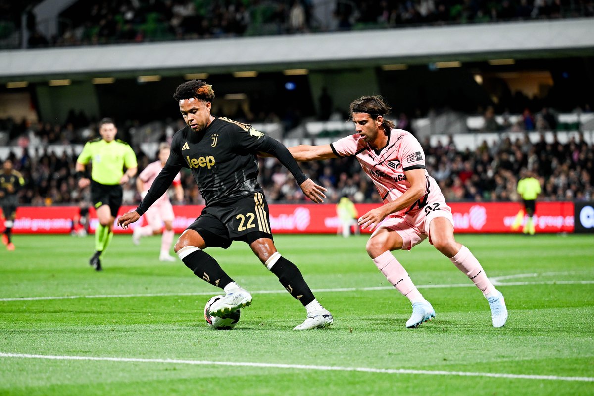 juventusfc's tweet photo. 62' | Altre sostituzioni ⚪️⚫️

🟢 Boga, Milik, Cambiaso, Miretti
🔴 McKennie, Kolo Muani, Alajbegovic, Yildiz

#JuvePalermo [1-0]

Clicca qui e guarda gratis Juve-Palermo LIVE su https://t.co/0WCF8MKZsH e app (solo Italia): https://t.co/oqYPFE0zwx https://t.co/NmFeS7wf1p