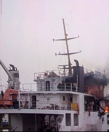 DD_Geopolitics's tweet photo. 🇾🇪🇸🇦 The targeted Saudi ship in the Bab-el-Mandeb Strait.

Stop testing the Yemeni Armed Forces, they already beat the US Navy. https://t.co/eHks7fgGBB