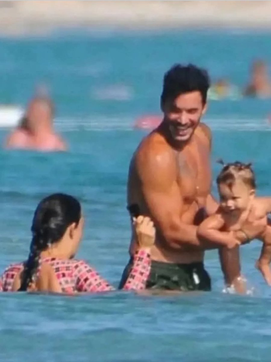 MartaFe54789724's tweet photo. Disfrutan sus primeras vacaciones con Jan Asya en el mar,son tan hermosos los Arduc!! #barisarduc #gupseopzay #Janiko ๐๐๐๐๐งฟ https://t.co/AwjKKFIFJi