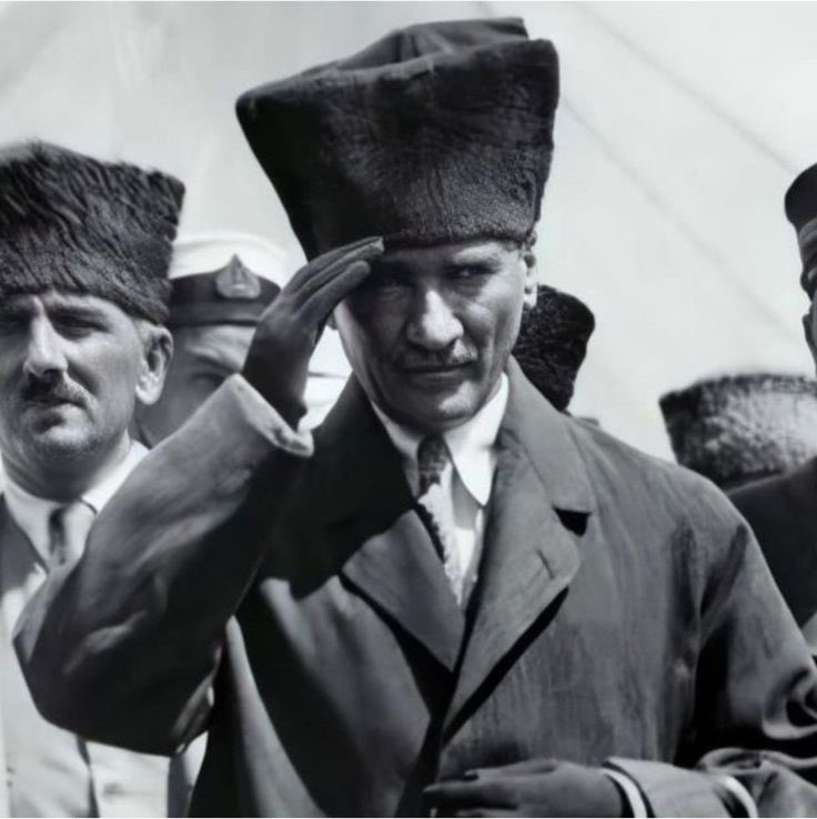 mrymys1z's tweet photo. Ey Türk istikbalinin evlâdı! 
İşte, bu ahval ve şerâit içinde dahi vazifen, Türk istiklâl ve Cumhuriyetini kurtarmaktır! Muhtaç olduğun kudret, damarlarındaki asil kanda mevcuttur. https://t.co/261IqnE9M7