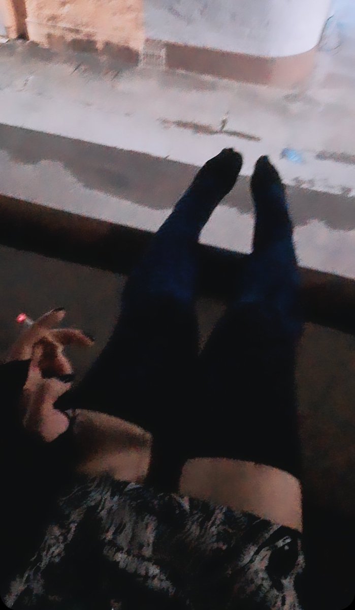 Vel_UvU's tweet photo. Ciggie Morgen 🚬 https://t.co/Rj7bkbhfgs