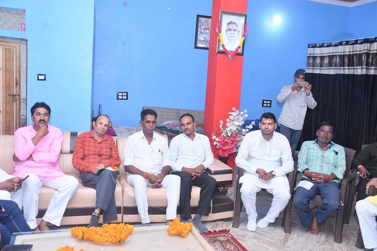 DeepakChobe's tweet photo. आज जिला निवाड़ी के मंडल पृथ्वीपुर  के कार्यालय पर भारतीय जनता पार्टी नगर मंडल पृथ्वीपुर की मासिक कामकाजी बैठक में सहभागिता की। 

@BJP4MP @NitinNabin @Hkhandelwal1964 @Hkhandelwal64 @gauravranadive https://t.co/CEN5CiJ4Wk