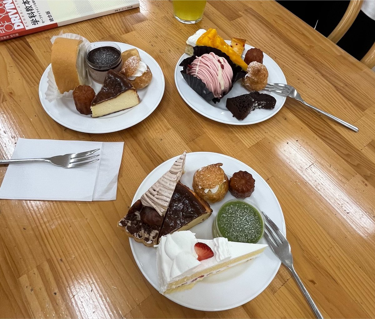 nemugoncha's tweet photo. つらいこと多くて大変だったけど楽しいこと多かったしずっとみんなと入れて幸せだった明日で絶対終わりにするしみんなのとこ絶対帰る｡ﾟ( ﾟஇωஇﾟ)ﾟ｡ https://t.co/dQ168iAWWs