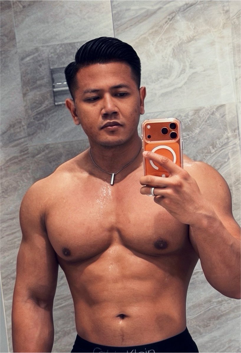 MuscleDaddySby's tweet photo. Pump up those muscle.. 
#gym #fitness #musclesurabaya #musclesby #surabayamuscle https://t.co/AMncxHM85F