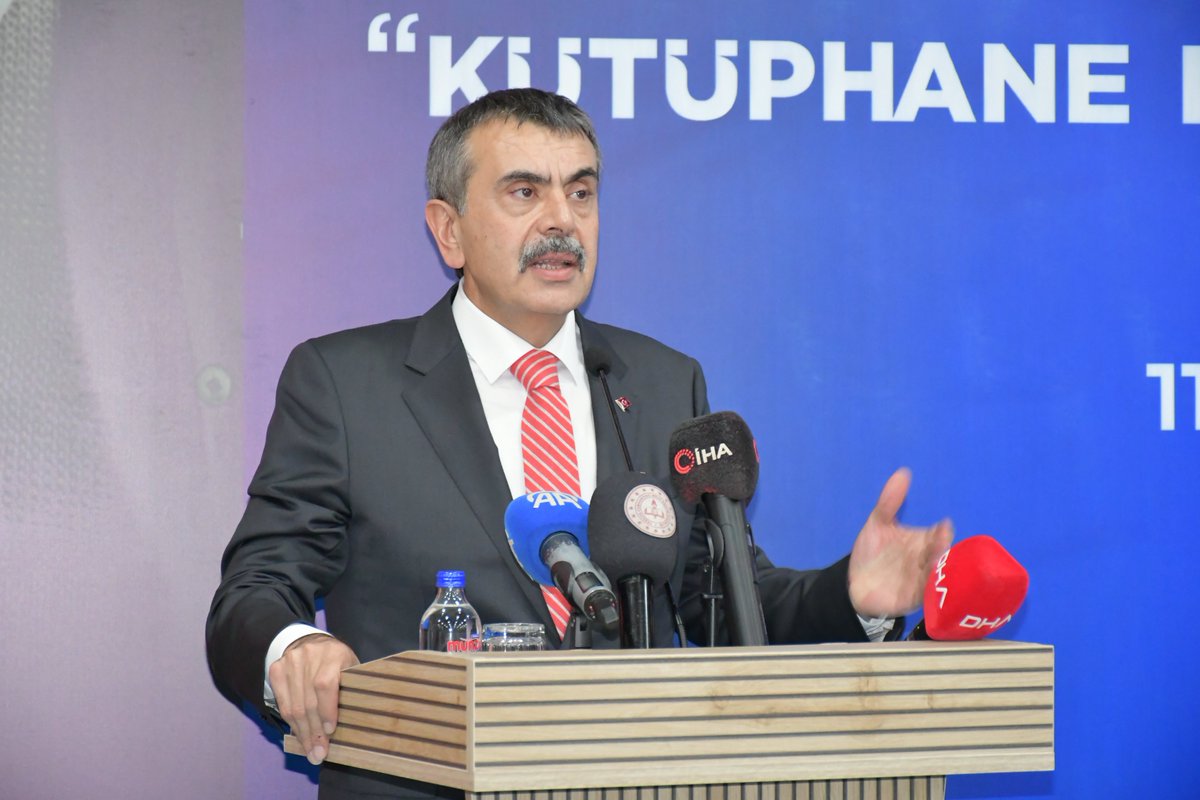 TatarArslan's tweet photo. 📍 Şırnak Öğretmenevi

Milli Eğitim Bakanımız Sayın Yusuf Tekin’in teşrifleriyle; Valimiz Sayın Birol Ekici, Belediye Başkanımız Sayın Mehmet Yarka, AK Parti Şırnak İl Başkanımız Sayın İbrahim Halil Erkan, MHP Şırnak İl Başkanımız Sayın Koçero Saluci, Yeşeren Gençlik Derneği Başkanımız Sayın Hatice Atan ve il protokolümüzün katılımıyla Yeşeren Gençlik Derneği Kütüphane Projeleri Protokol İmza Töreni’ni gerçekleştirdik.

Gençlerimizin hayallerine, eğitimine ve geleceğine katkı sunan bu güzel projenin Şırnak’ımıza hayırlı olmasını diliyor, emeği geçen herkese teşekkür ediyorum.

@tcmeb 
@Yusuf__Tekin 
@hatice_atan73