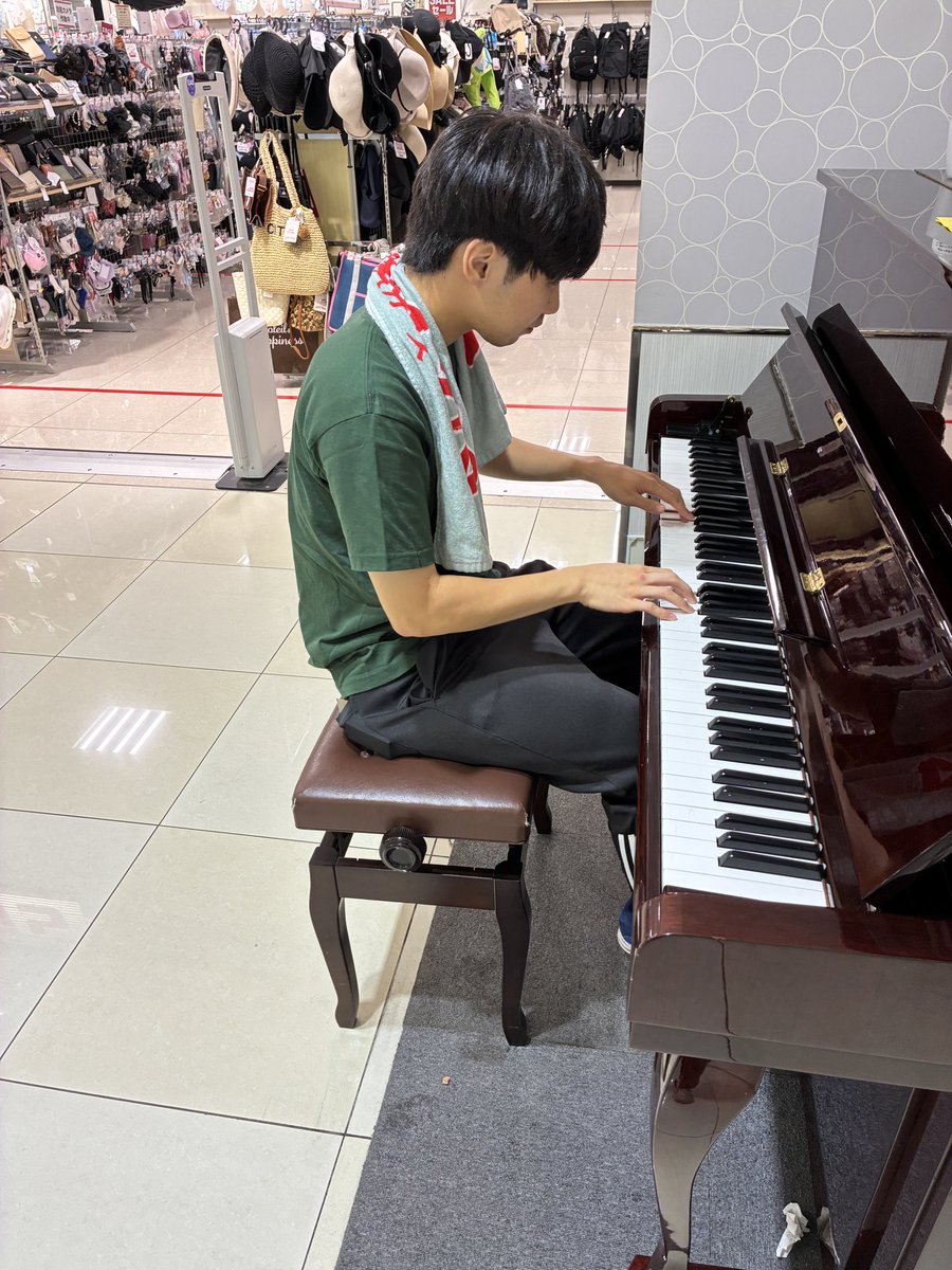 OverDrivettt's tweet photo. 森です🐧
新体連金岡オープンに男子2チーム、混合1チームで参戦🏓
お盆が休みの人も、そうでない人も、各々が熱戦を繰り広げました(森)

この球は何のために繋げばいい
気にかかるフォアミドルが
振りきったことが
今こそ嘯いてくれ狂颷

かげろう/Vaundy

#信頼は一秒の積み重ね
#HBD我らが成島さん https://t.co/PT4j99RCFn