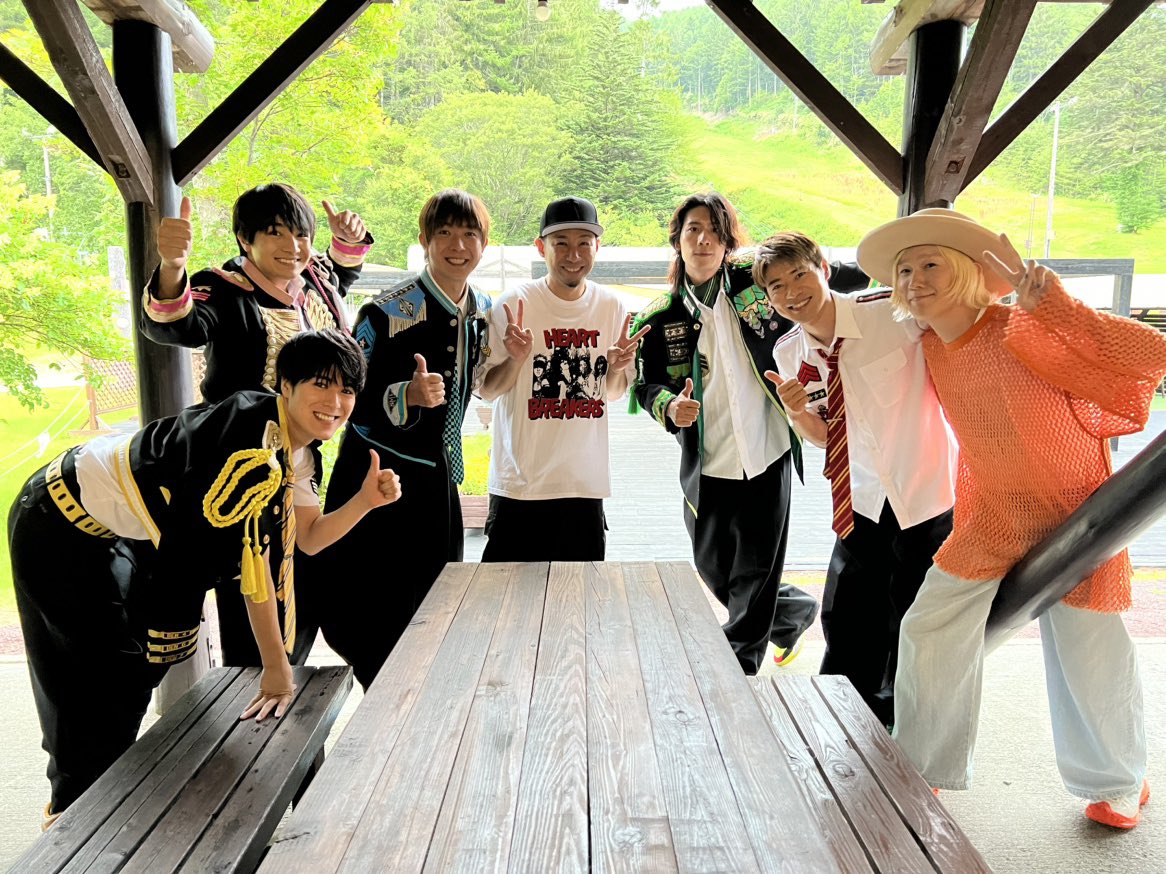 BOYMEN_honda's tweet photo. 先日は『STARRY NIGHT FES 2026』
日本一の星空でお馴染みの阿智村にて、怒涛の土砂降りライブ！

悪天候の中、皆様本当にありがとうございました！
夜空の代わりに俺達が星になるという大役、果たせただろうか。

大好きな先輩の吉田山田さん
初共演のはせとも。さん
お写真ありがとうございました！ https://t.co/4ZGYEBpL0u