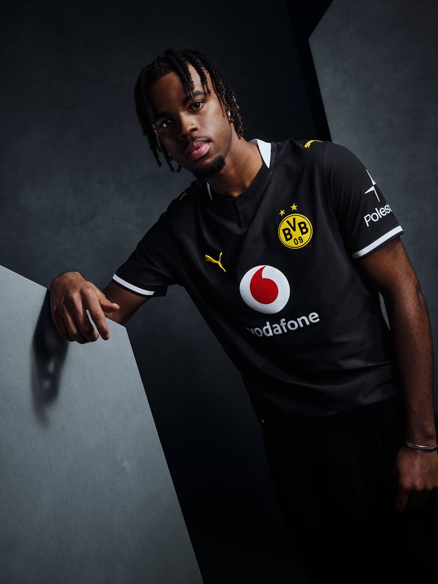 iDiskiTimes's tweet photo. 𝗖𝗢𝗣 𝗢𝗥 𝗗𝗥𝗢𝗣⁉️ 

Borussia Dortmund have dropped their new away kit for the 2026/27 season.  

Rate it out of 10! https://t.co/Yr2ik6JV9G