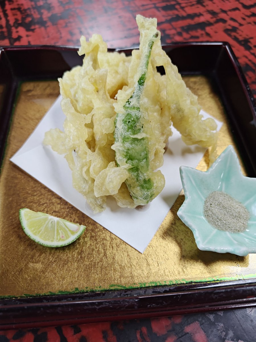 BOKUDEEN's tweet photo. 成田の名取亭でお食事してきた　なう

うなぎとってもおいしい。
おもちみたいなもの、何年もどんな味かとずっと想像してきたけれど、まったく違う味わい。
人生のアチーブメントが一つ達成できた。 https://t.co/T1qmdWGhRK