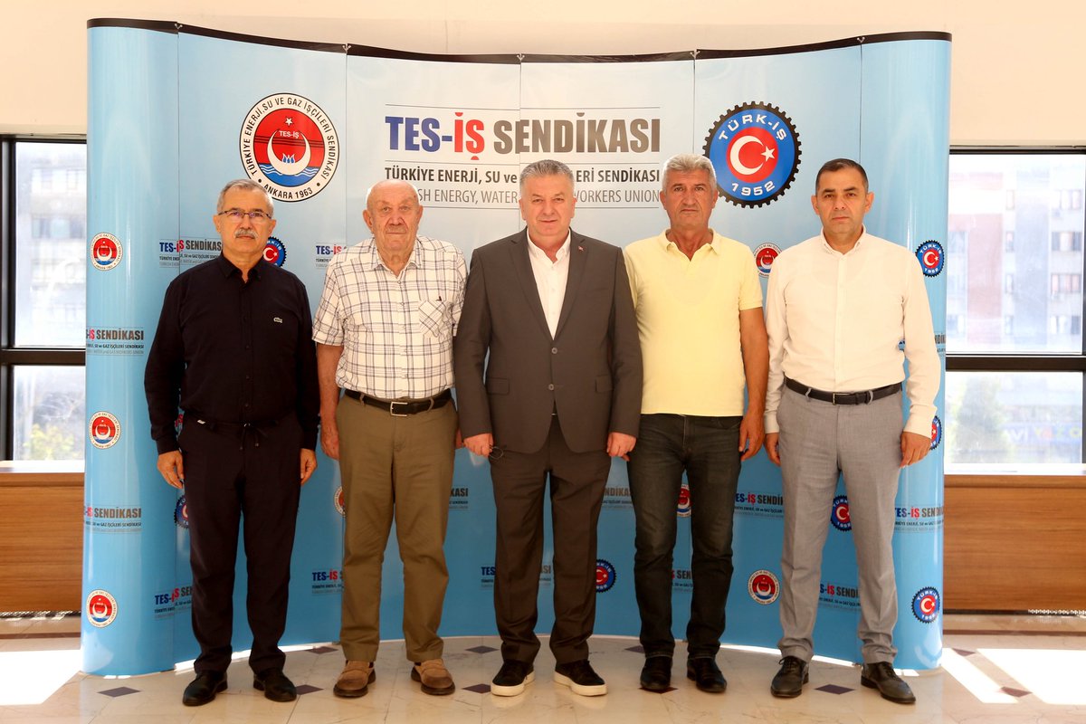 tes_is1963's tweet photo. BMM'den Genel Başkanımız İrfan KABALOĞLU’na Nezaket Ziyareti 

BMM Şirketi Sahibi Mustafa KÖRÜKÇÜ ve Genel Koordinatör Köksal ACAR, Genel Başkanımız Sayın İrfan KABALOĞLU’nu makamında ziyaret etti. Ziyarette sektördeki faaliyetler, üyelerimizin çalışma koşulları ve çalışma hayatının gündemine dair karşılıklı görüş alışverişinde bulunuldu. Ziyaretlerinden dolayı Sayın Mustafa KÖRÜKÇÜ ve Sayın Köksal ACAR'a teşekkür eder, çalışmalarında başarılar dileriz.

TES-İŞ Genel Merkez Yönetim Kurulu adına
İrfan KABALOĞLU
Genel Başkan