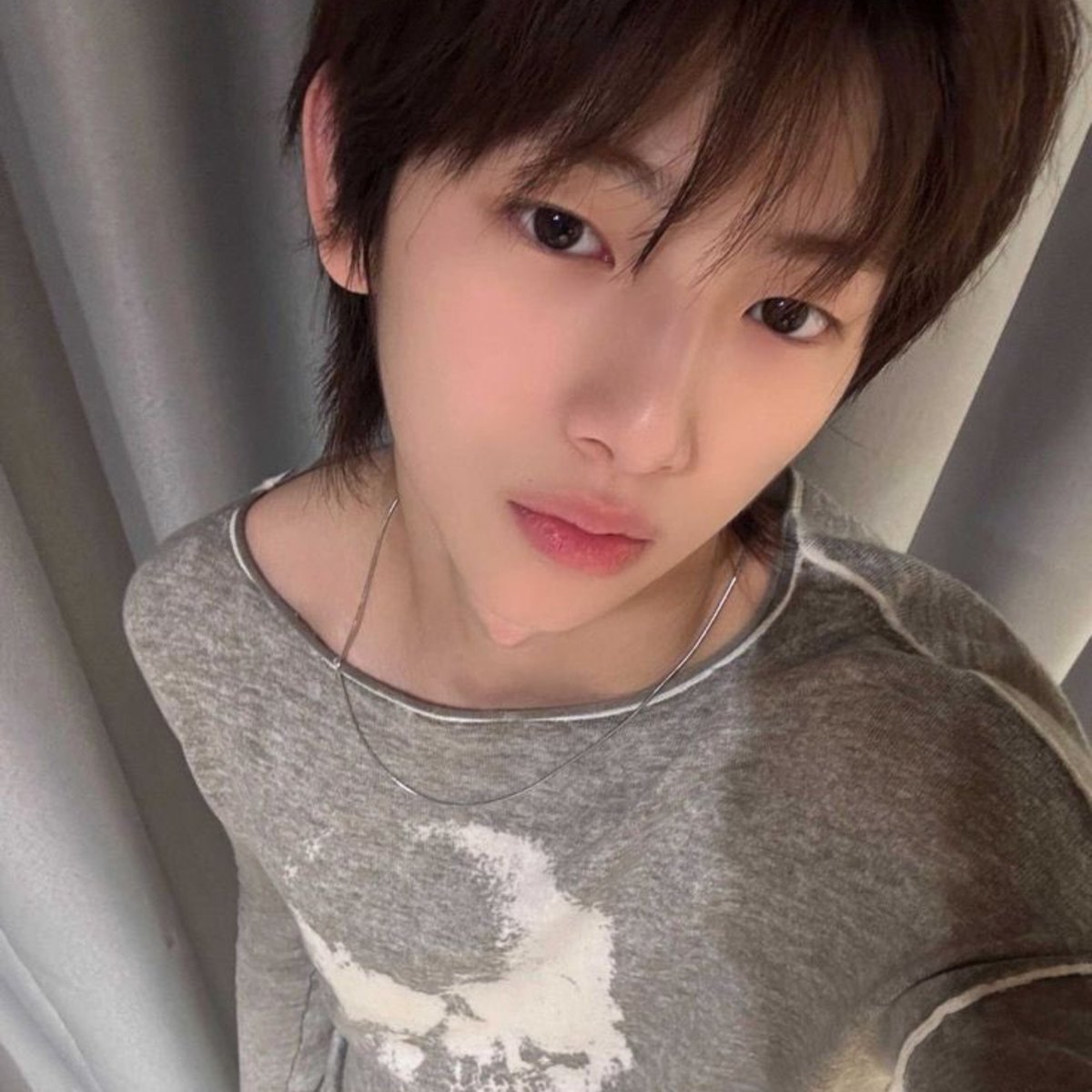 18jju's tweet photo. today i offer you my pinky jju💞💘🌸 

#주훈 #JUHOON https://t.co/QhJW5SPEgg
