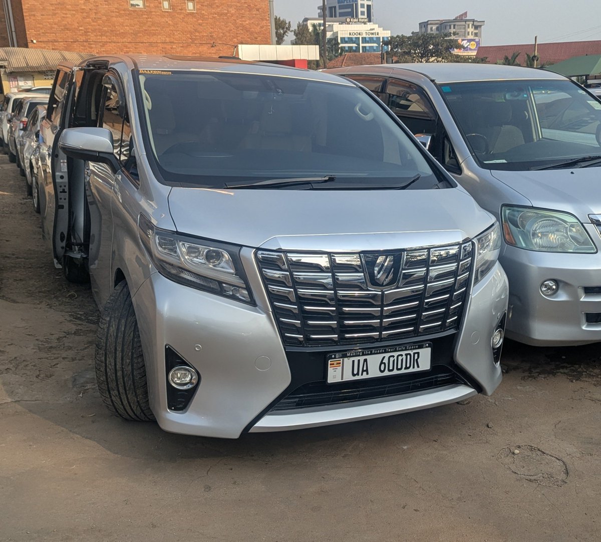 AutoHabeeb's tweet photo. **TOYOTA ALPHARD
MODEL 2016
PRICE 90M
***NISSAN X-TRAIL
Model 2010
Price 40M https://t.co/gKCJQswweP