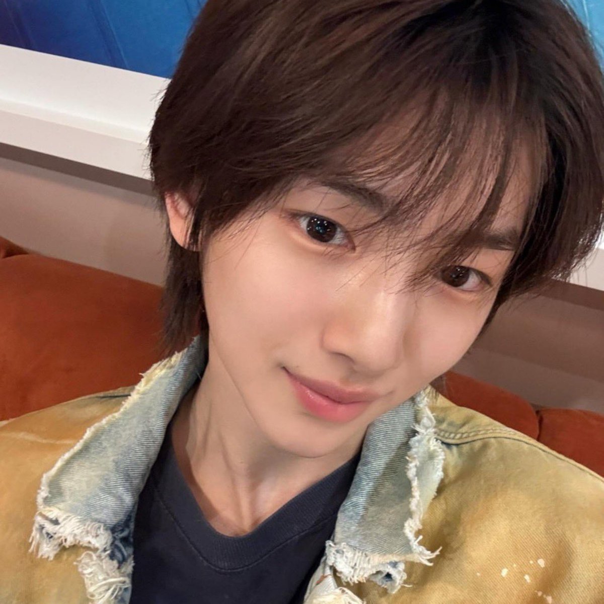 18jju's tweet photo. today i offer you my pinky jju💞💘🌸 

#주훈 #JUHOON https://t.co/QhJW5SPEgg