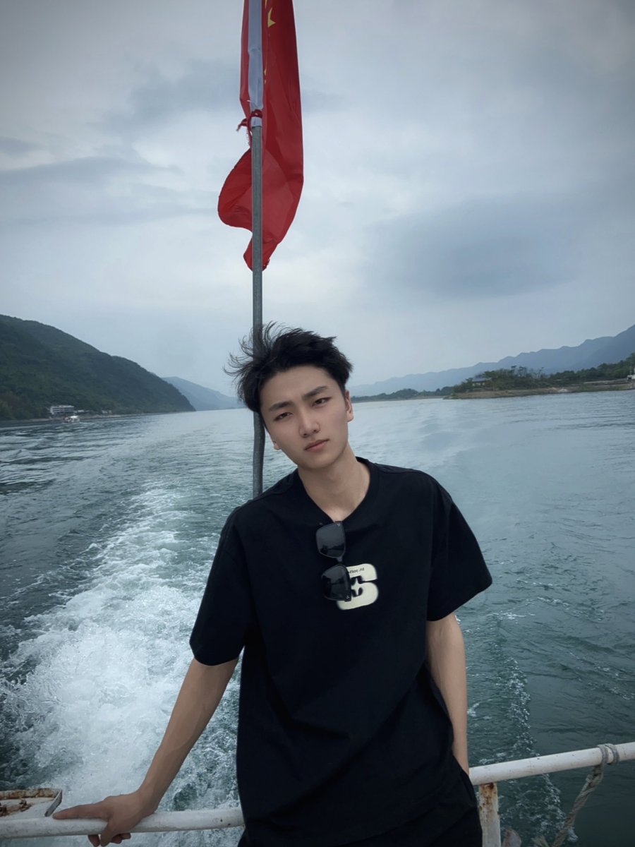 7vjgi0's tweet photo. 夏天要结束了对吗 https://t.co/hYXeU8Sfv5